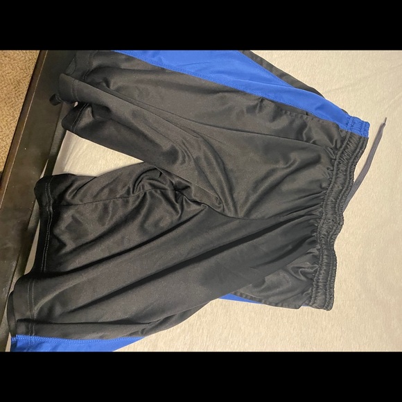 Shorts - Picture 3 of 3